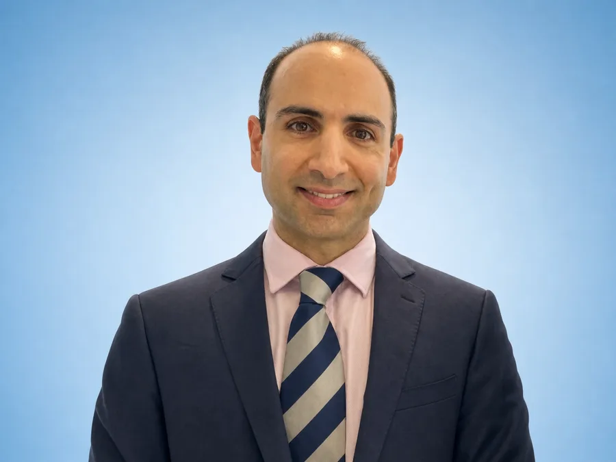 Portrait of Dr. Pouya Akhbari